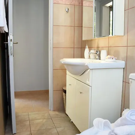 Evaris Apartments *
