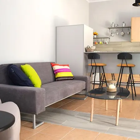 Evaris Apartments Апартаменты