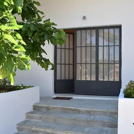 Evaris Apartments *